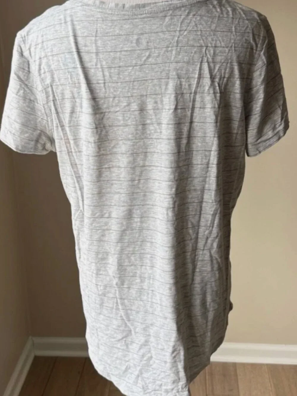 LULULEMON Women's Love V-Neck Grey Striped SS Size 8 Workout Top